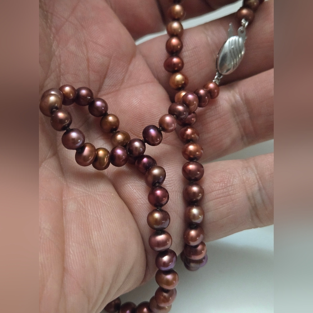 Collier de vraie perles naturelles avec un fermoir en argent